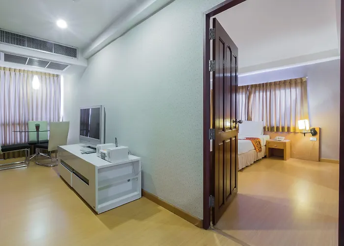 Three Seasons Bangkok Hotel 5*